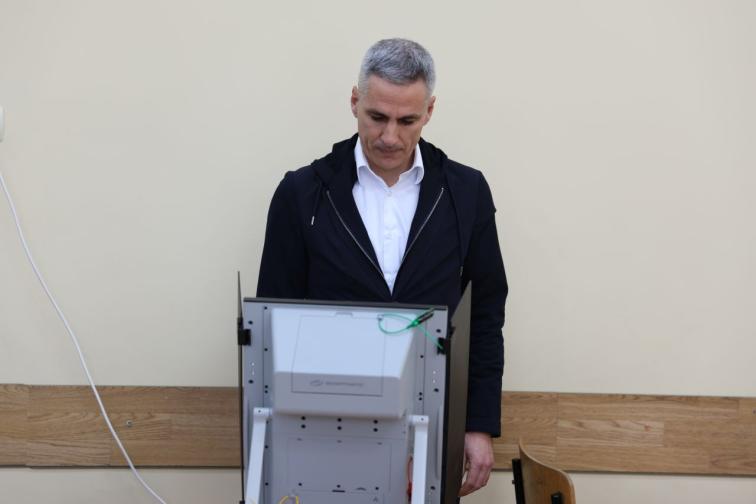 Андрей Гюров гласуване