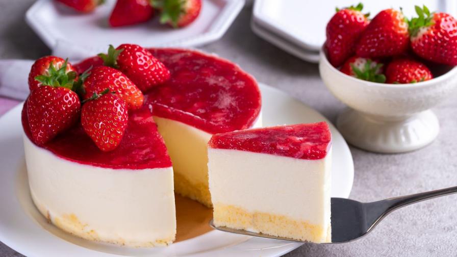 Ефирна, свежа и неустоима: Рецепта за перфектната ягодова торта