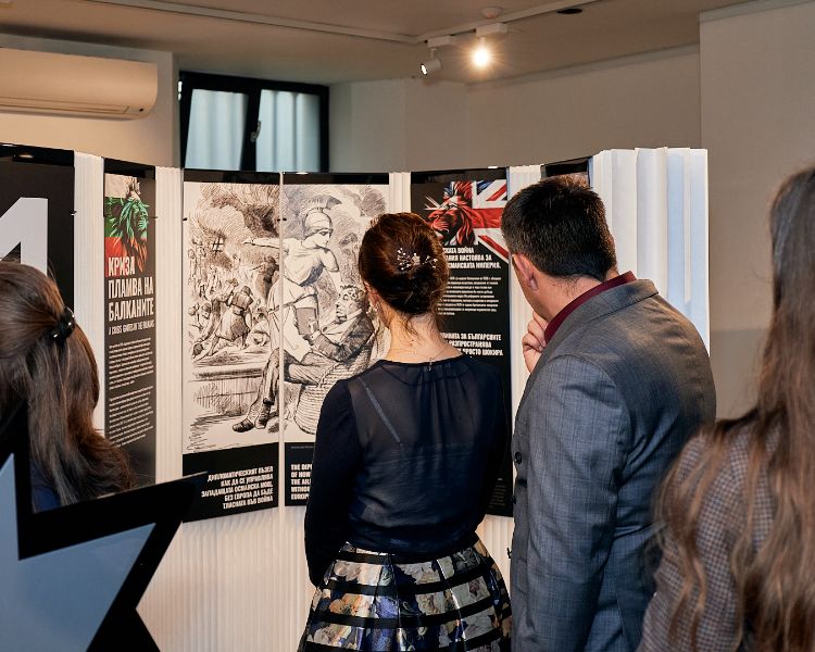 Британското посолство събра представители на институции, медии и културния сектор на специална вечер за изложбата „Два лъва. Една кауза“