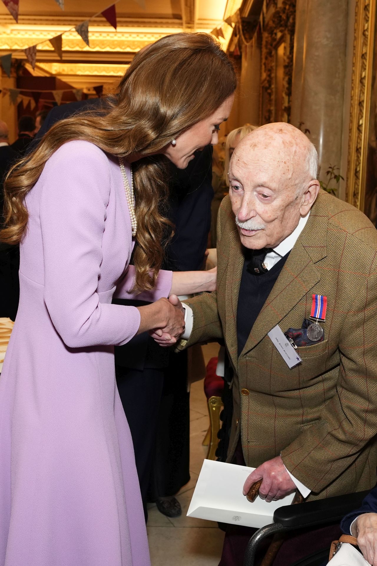 <p>Кралското семейство и специални гости се събраха в Бъкингамския дворец, за да почетат наследството и 100-годишнината от рождението на покойната кралица Елизабет II.</p>