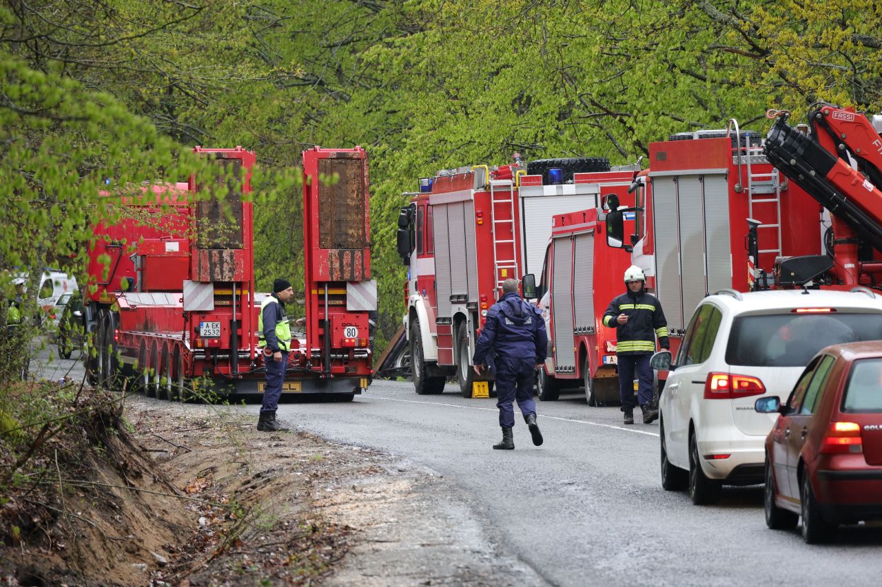 <p>Тежко пътнотранспортно произшествие с автобус, превозващ украински граждани, отне два живота и остави десетки ранени на пътя между Малко Търново и границата.</p>
