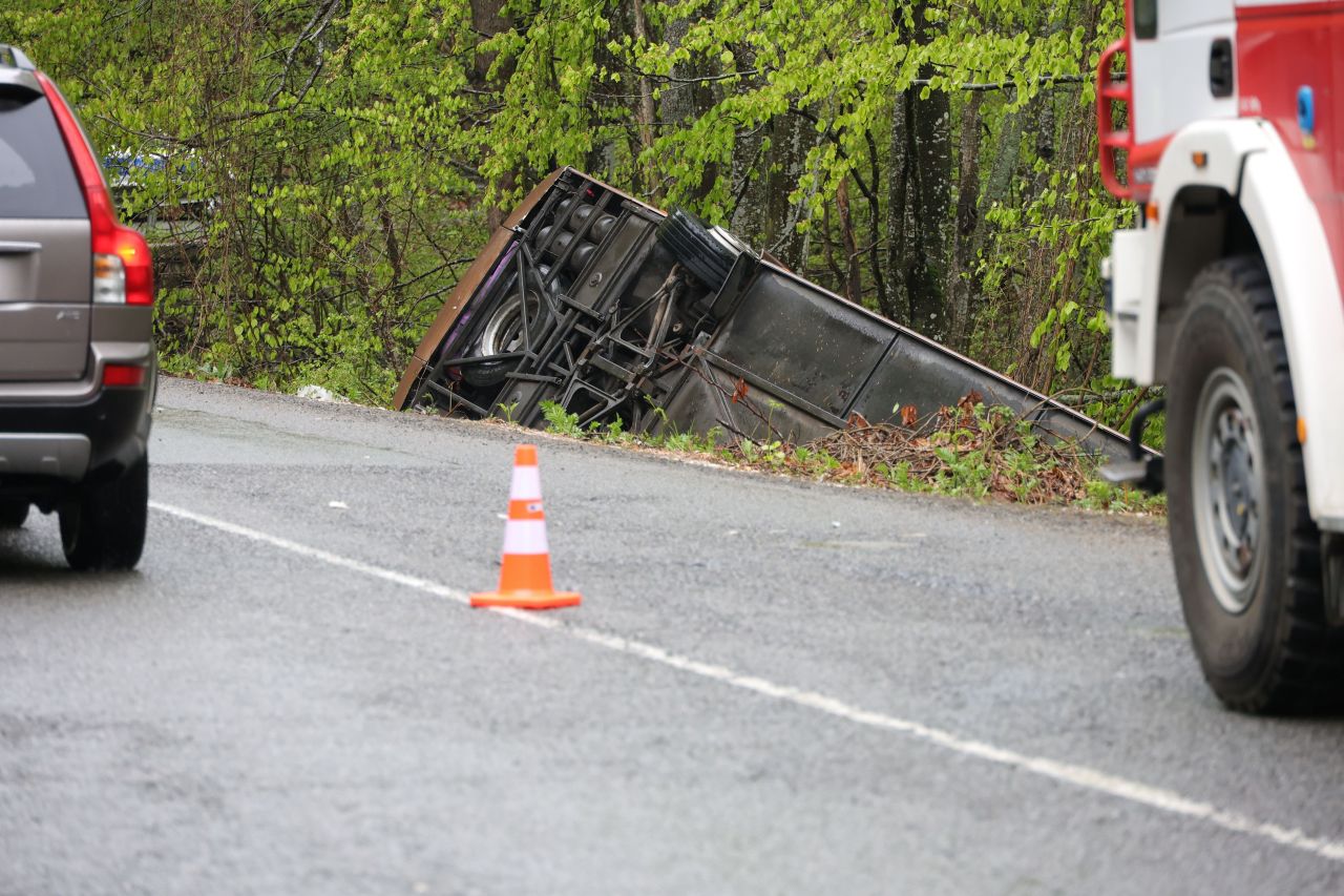 <p>Тежко пътнотранспортно произшествие с автобус, превозващ украински граждани, отне два живота и остави десетки ранени на пътя между Малко Търново и границата.</p>
