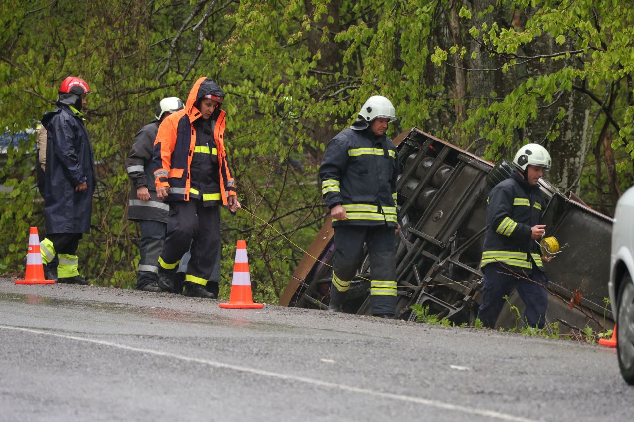 <p>Тежко пътнотранспортно произшествие с автобус, превозващ украински граждани, отне два живота и остави десетки ранени на пътя между Малко Търново и границата.</p>