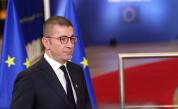Мицкоски в Австрия: Тормози ни държава от ЕС