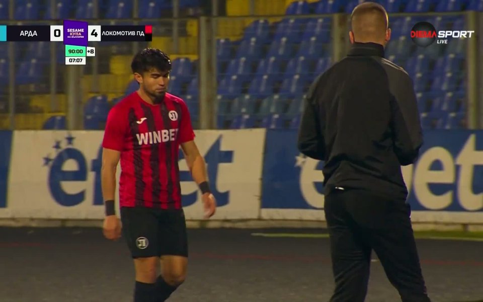 Адриан Кова си изкара втори жълт и червен картон срещу Арда