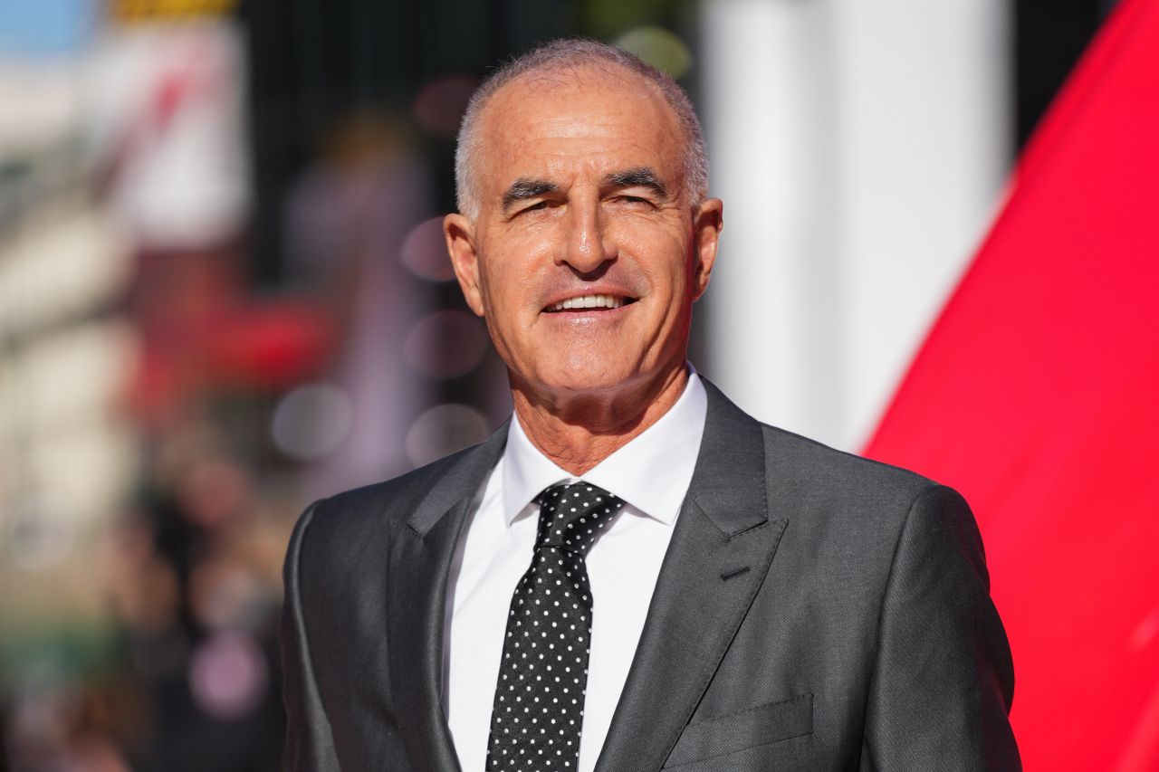 <p>Мерил Стрийп, Ан Хатауей и Емили Блънт превзеха Лондон за премиерата на &bdquo;Дяволът носи Прада 2&ldquo;, където към легендарния екип се присъедини и самата Донатела Версаче.</p>