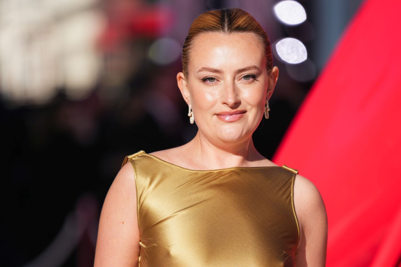 <p>Мерил Стрийп, Ан Хатауей и Емили Блънт превзеха Лондон за премиерата на &bdquo;Дяволът носи Прада 2&ldquo;, където към легендарния екип се присъедини и самата Донатела Версаче.</p>