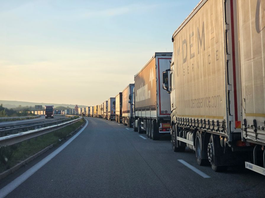 20-километрова колона от тирове преди границата с Турция