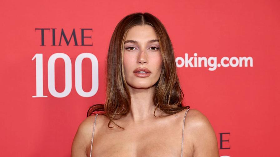 Блясък и стил в Ню Йорк: Хейли Бийбър заслепи със сребърна рокля на галата Time 100