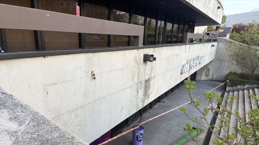 Какво е състоянието на детето, паднало от тераса на НДК