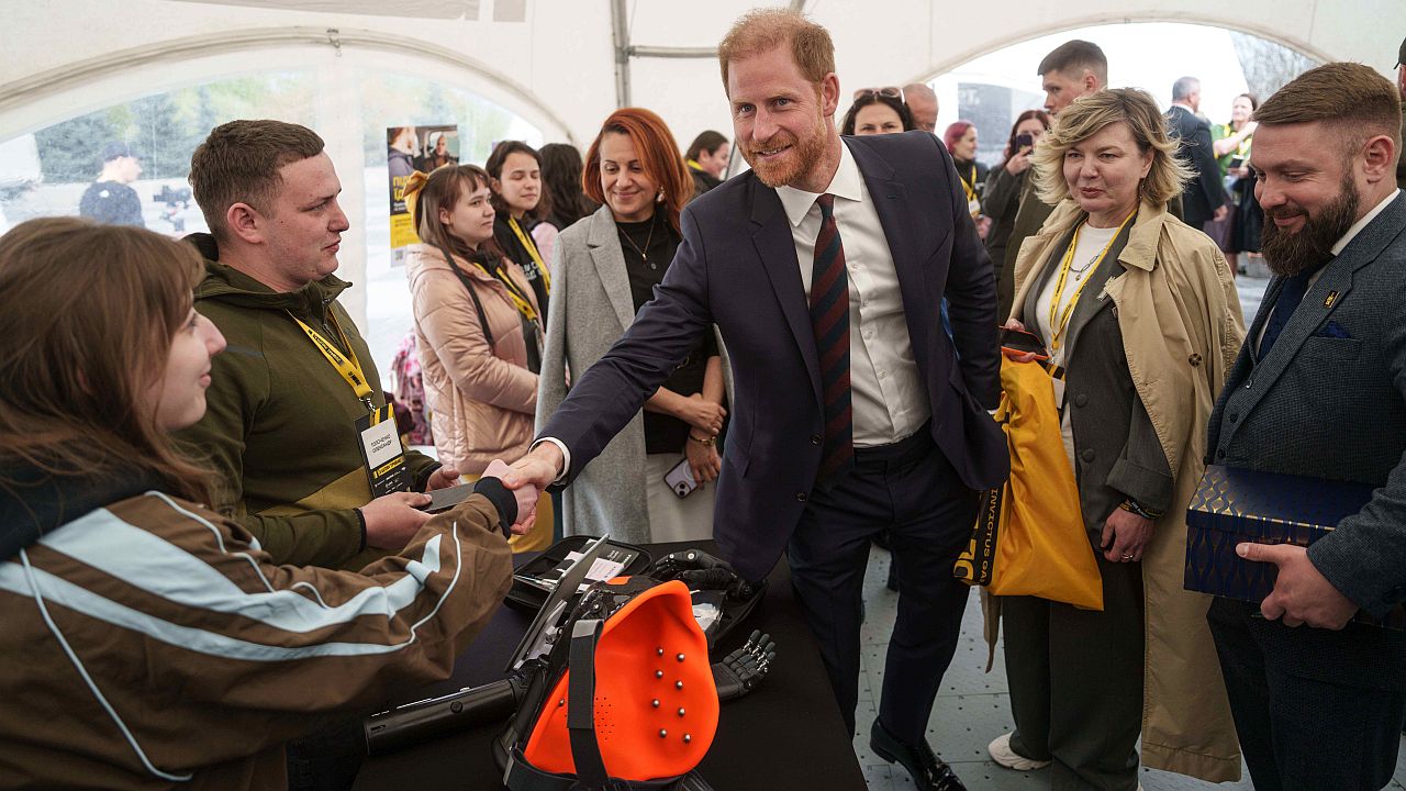 „Винаги ще бъда част от кралското семейство“: Принц Хари с ново емоционално интервю