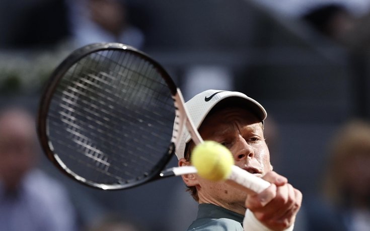 Синер и Надал поиграха тенис с Белингам и Куртоа на „Бернабеу“ (снимки)