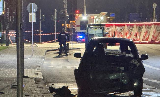 Кола с петима тийнейджъри падна във Франкфурт, един е починал