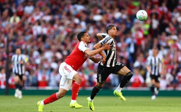 Арсенал отново дръпна на Сити в борбата за титлата след успех над Нюкасъл