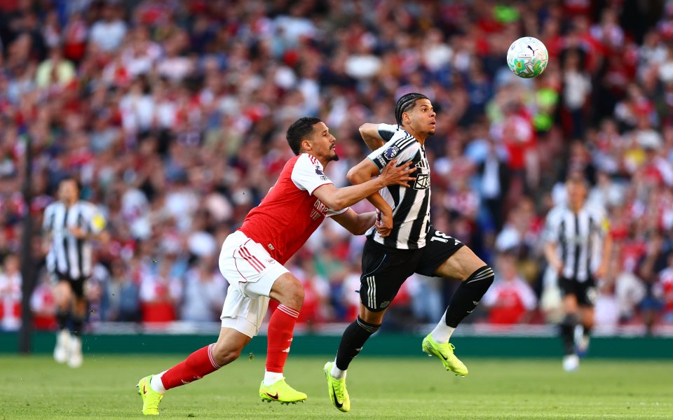 Арсенал отново дръпна на Сити в борбата за титлата след успех над Нюкасъл