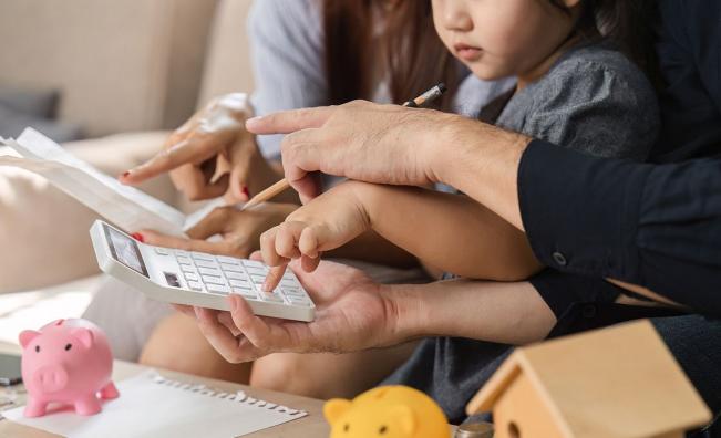 Колко пари са нужни за издръжката на семейство от трима