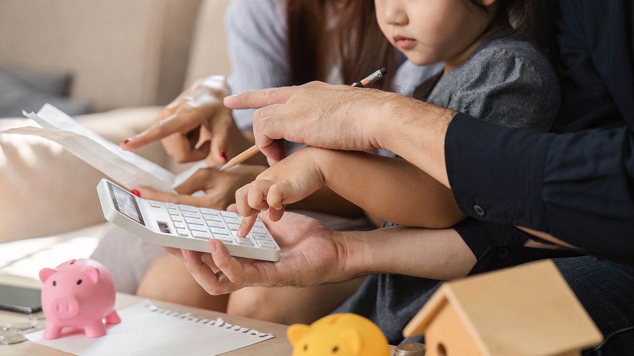 Колко пари са нужни за издръжката на семейство от трима