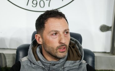 Фенербахче уволни треньора след краха в дербито с Галатасарай