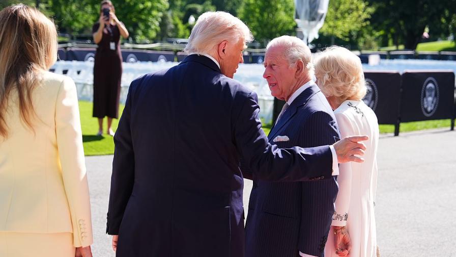 „Той иска война“: Четец по устни разкри какво си казват Тръмп и крал Чарлз III