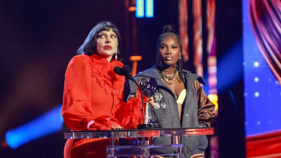 Лейди Гага и Доечии представиха „Runway“, саундтрака към „Дяволът носи Прада 2“