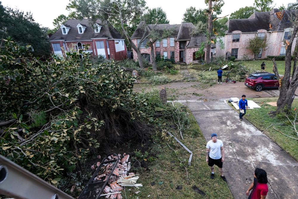 Бедствено положение в Тексас след разрушителни бури