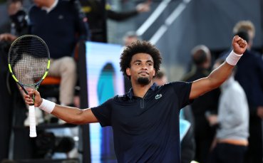 Девета поредна победа прати Артюр Фис на полуфиналите в Мадрид срещу Синер