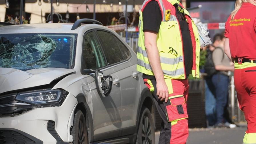 Автомобил помете пешеходци в Лайпциг, жертви и ранени
