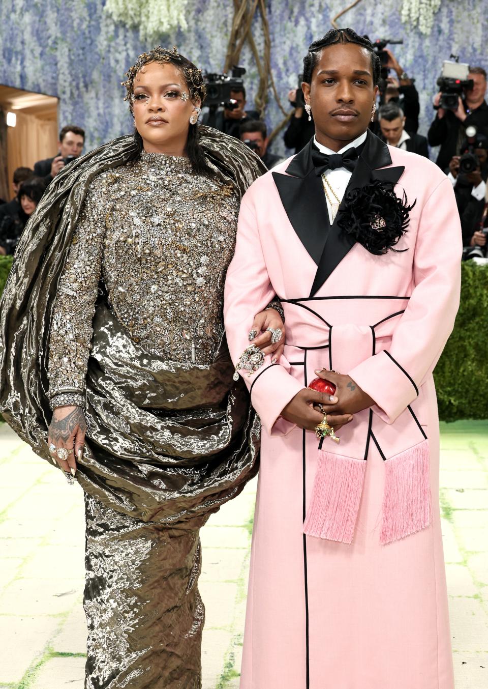 Риана пристига с модно закъснение, придружена от A$AP Rocky.