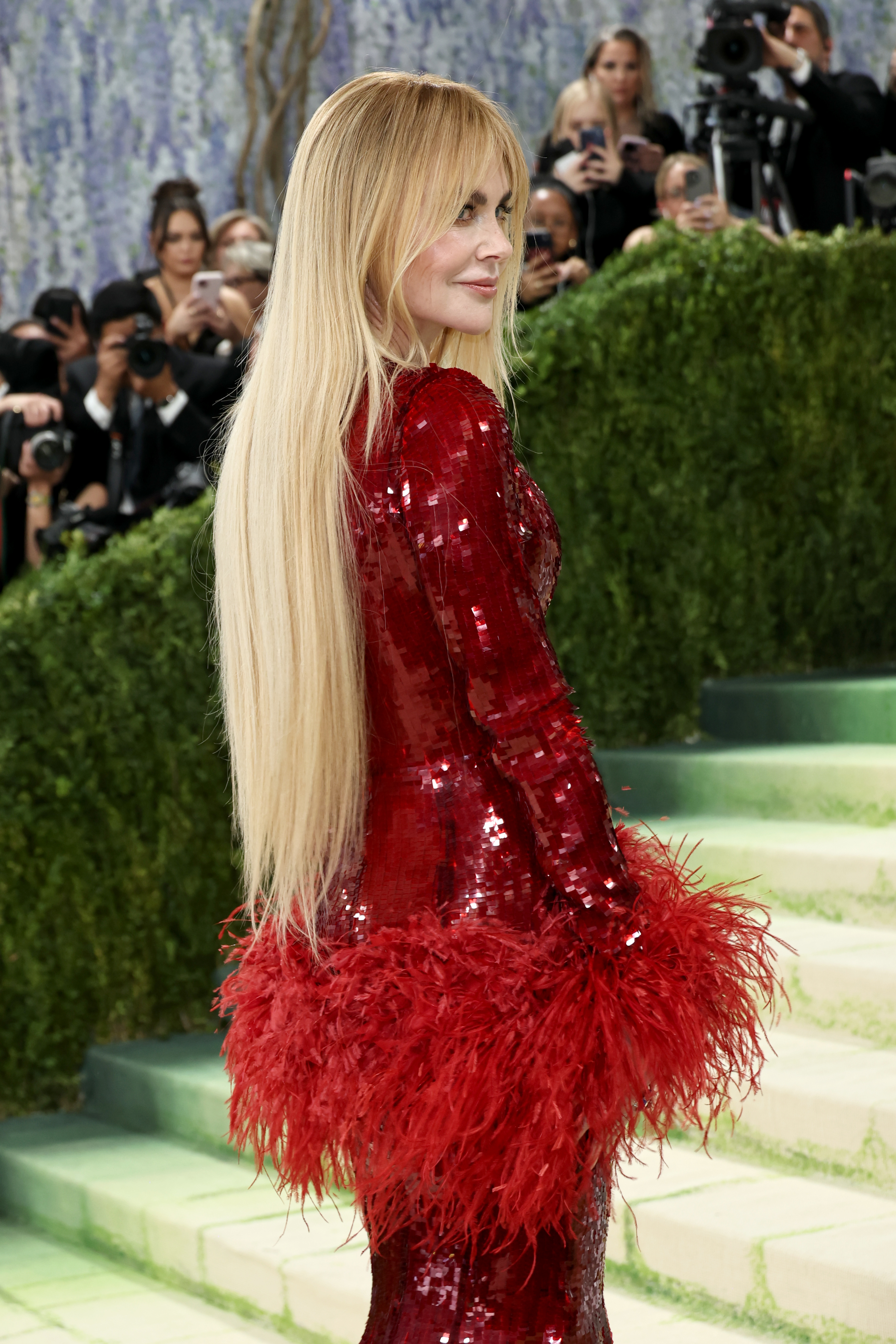 <p>Никол Кидман блести в червено на Met Gala 2026.</p>
