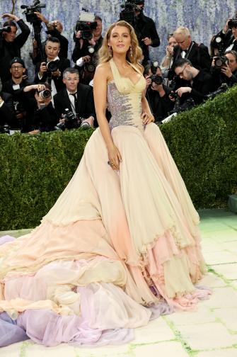 Блейк Лайвли превръща Met Gala в лична изповед на червения
