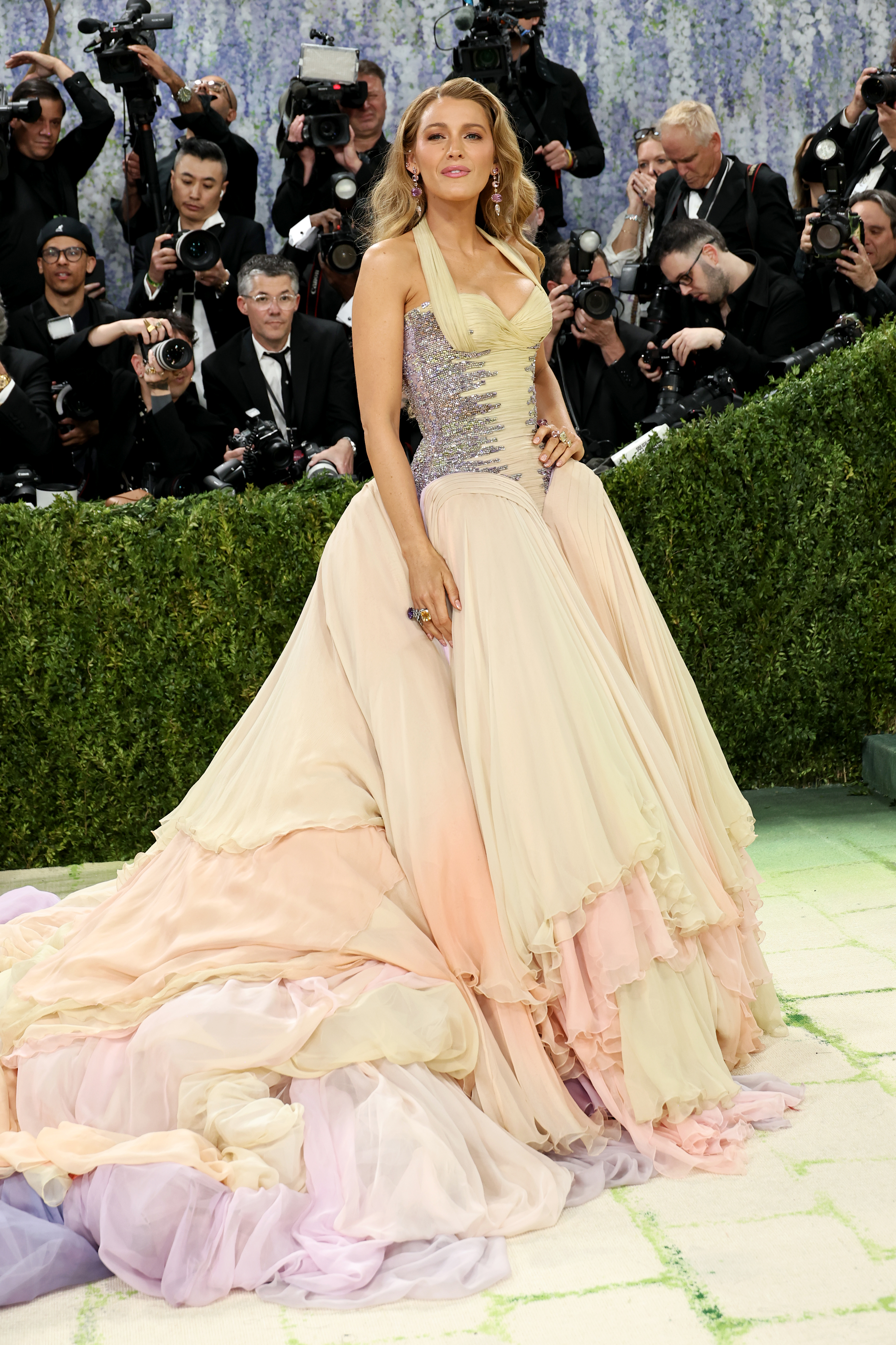 <p>Блейк Лайвли превръща Met Gala в лична изповед на червения килим.</p>