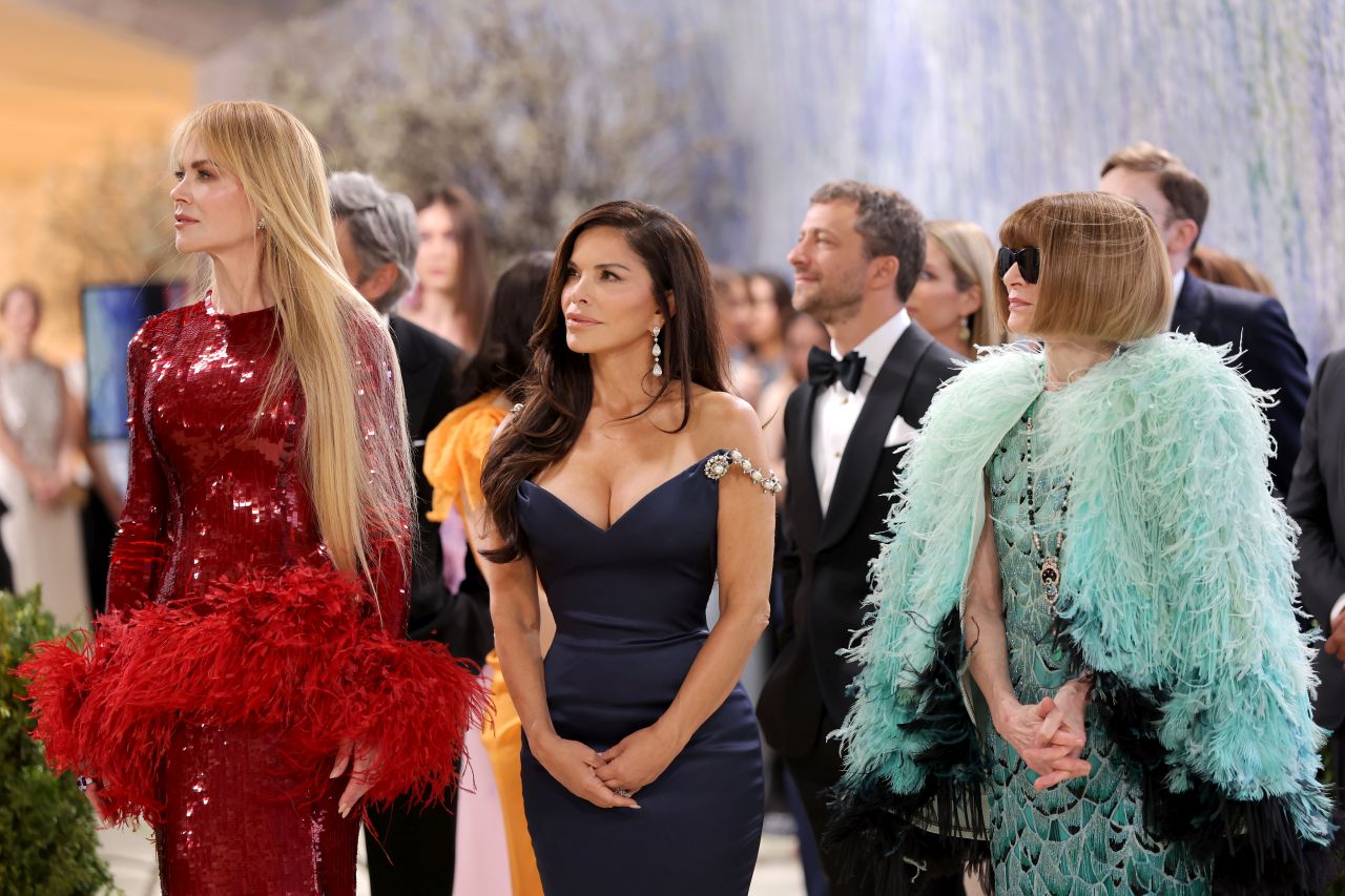 <p>С ролева игра в стил &bdquo;Мадам Х&ldquo;: Лорън Санчес смая Met Gala с дръзка рокля и без Джеф Безос</p>