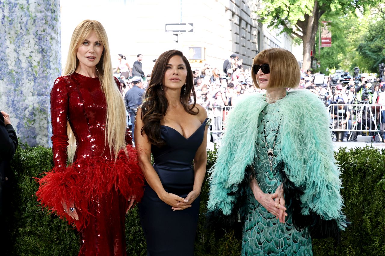 <p>С ролева игра в стил &bdquo;Мадам Х&ldquo;: Лорън Санчес смая Met Gala с дръзка рокля и без Джеф Безос</p>