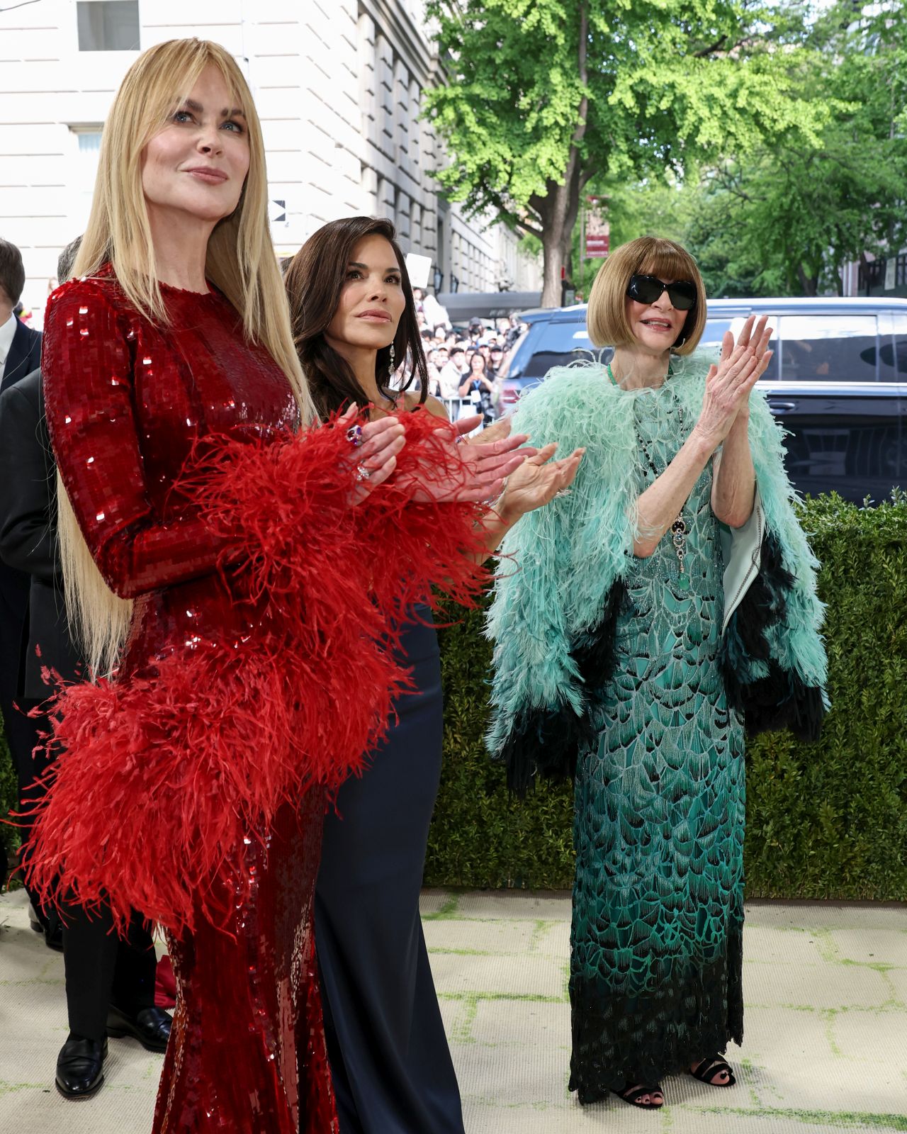 <p>С ролева игра в стил &bdquo;Мадам Х&ldquo;: Лорън Санчес смая Met Gala с дръзка рокля и без Джеф Безос</p>