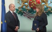 Илияна Йотова връчва първия проучвателен мандат за съставяне на правителство в 52-рото Народно събрание на 