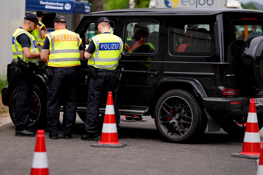 Мъж застреля жена си и дъщеря си в Линц, след което се самоуби