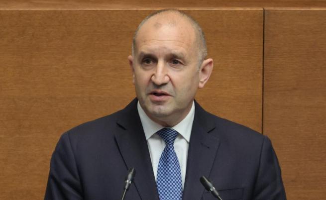 Заради високите цени: Румен Радев на среща с представители на търговските вериги