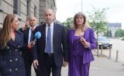 Как Десислава Радева говори без думи в деня, в който Радев пое властта