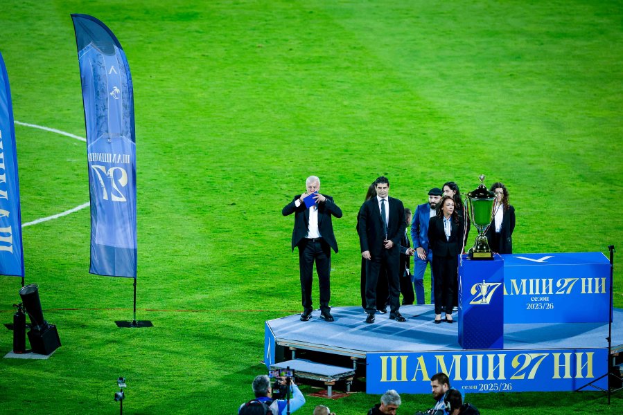 Награждване на Левски1
