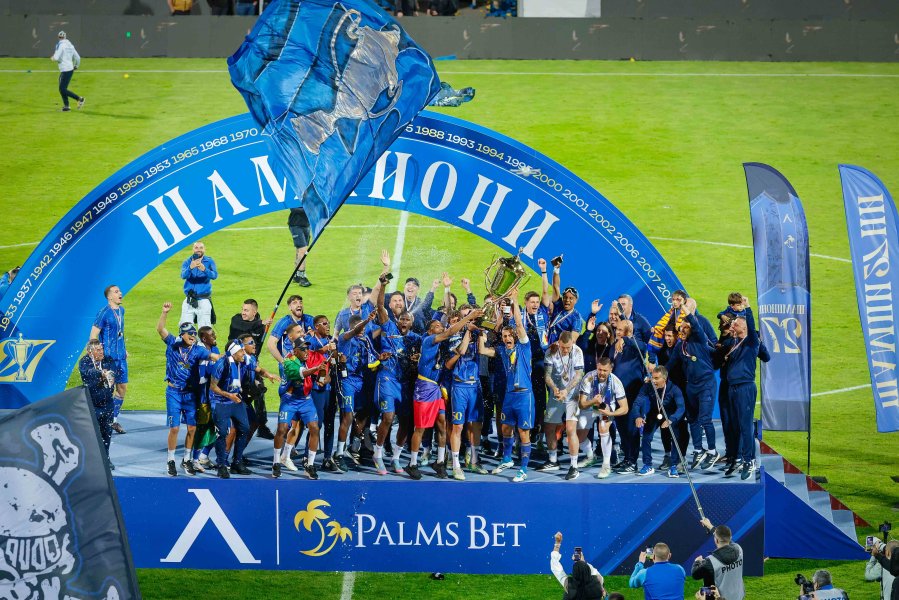 Награждаване на Левски1