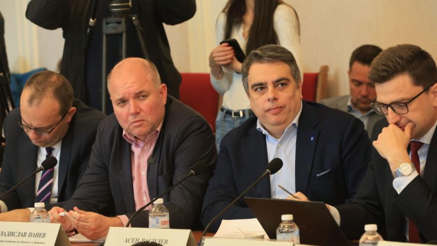 Асен Василев остро критикува плана на „Прогресивна България“ за цените