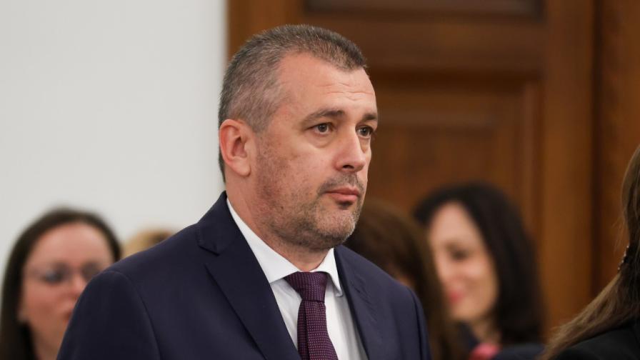 Министър Пеев ограничи разходите на транспортните дружества