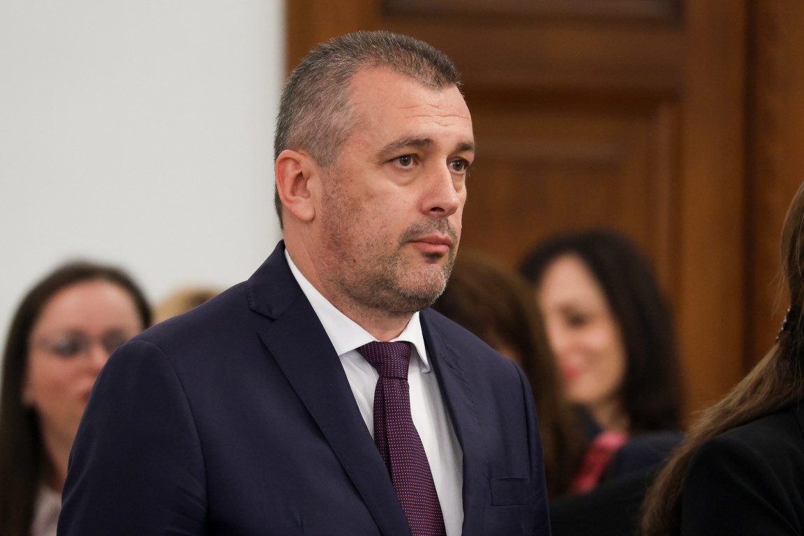 Министър Пеев ограничи разходите на транспортните дружества