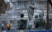Общината ще придобие фигурите от Паметника на Съветската армия