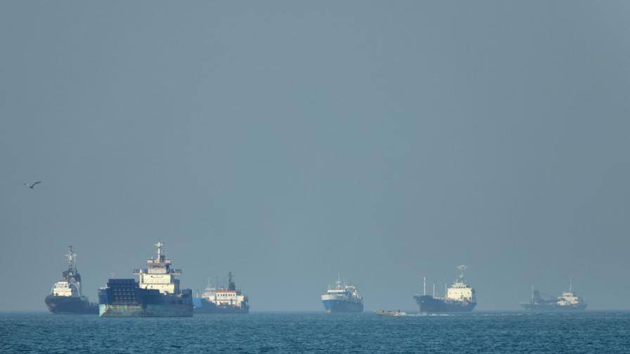 Иран пусна китайските кораби през Ормузкия проток