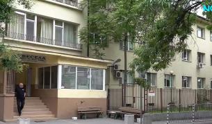Целият екип на единствения останал общински родилен дом в Пловдив излезе на протест