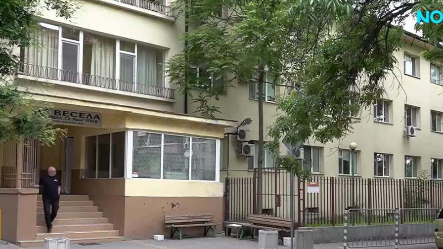 Целият екип на единствения останал общински родилен дом в Пловдив излезе на протест