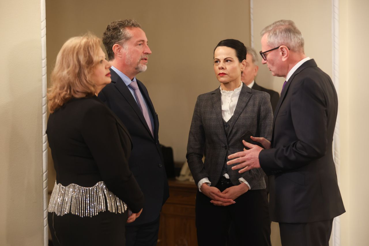 <p>Премиерът Румен Радев и певицата DARA направиха първата официална стъпка към домакинството на България за &bdquo;Евровизия&ldquo; 2027, превръщайки голямата победа в повод за национална гордост.</p>
