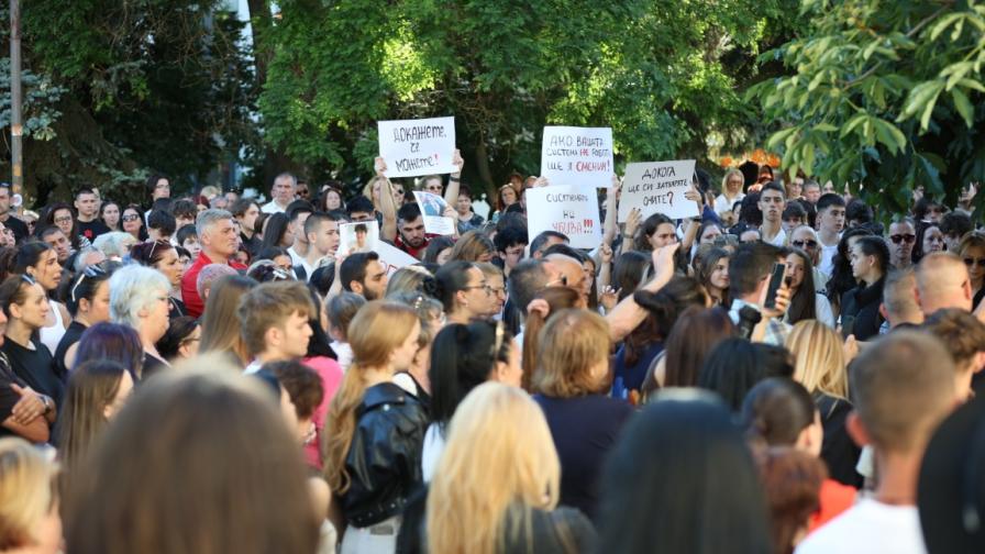 Бдение в Благоевград в памет на 16-годишното момиче, което загуби живота си