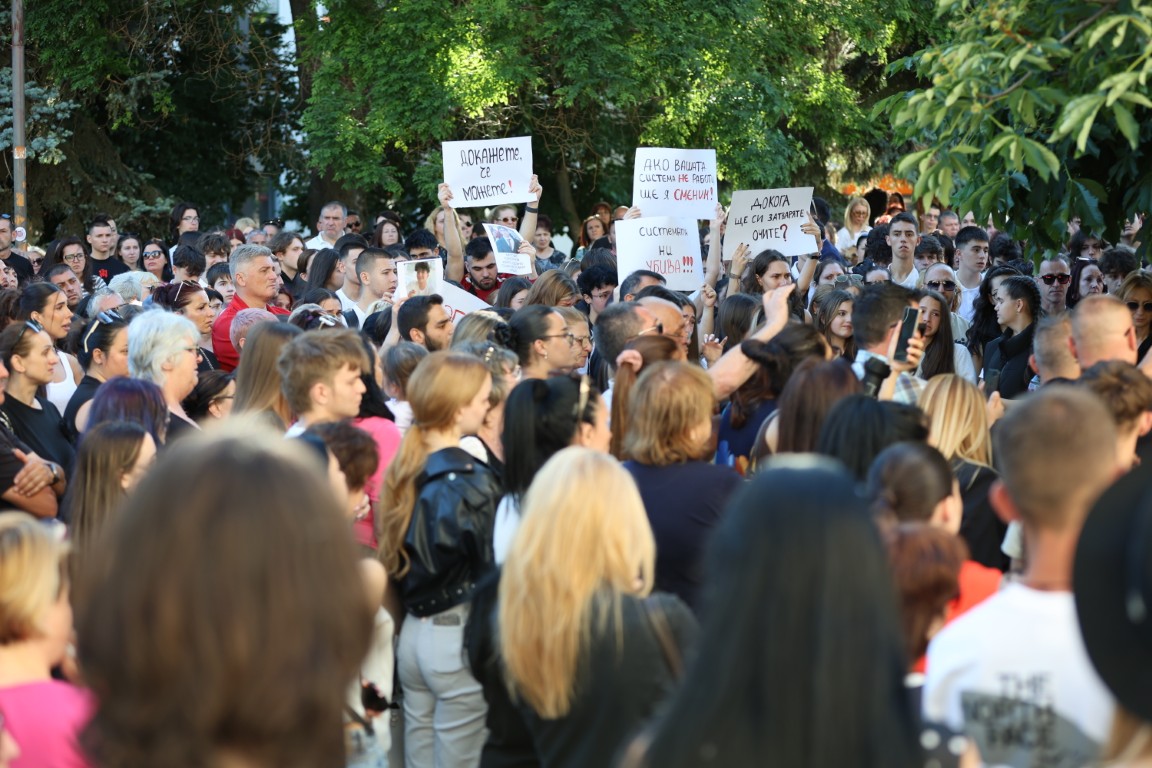Бдение в Благоевград в памет на 16-годишното момиче, което загуби живота си
